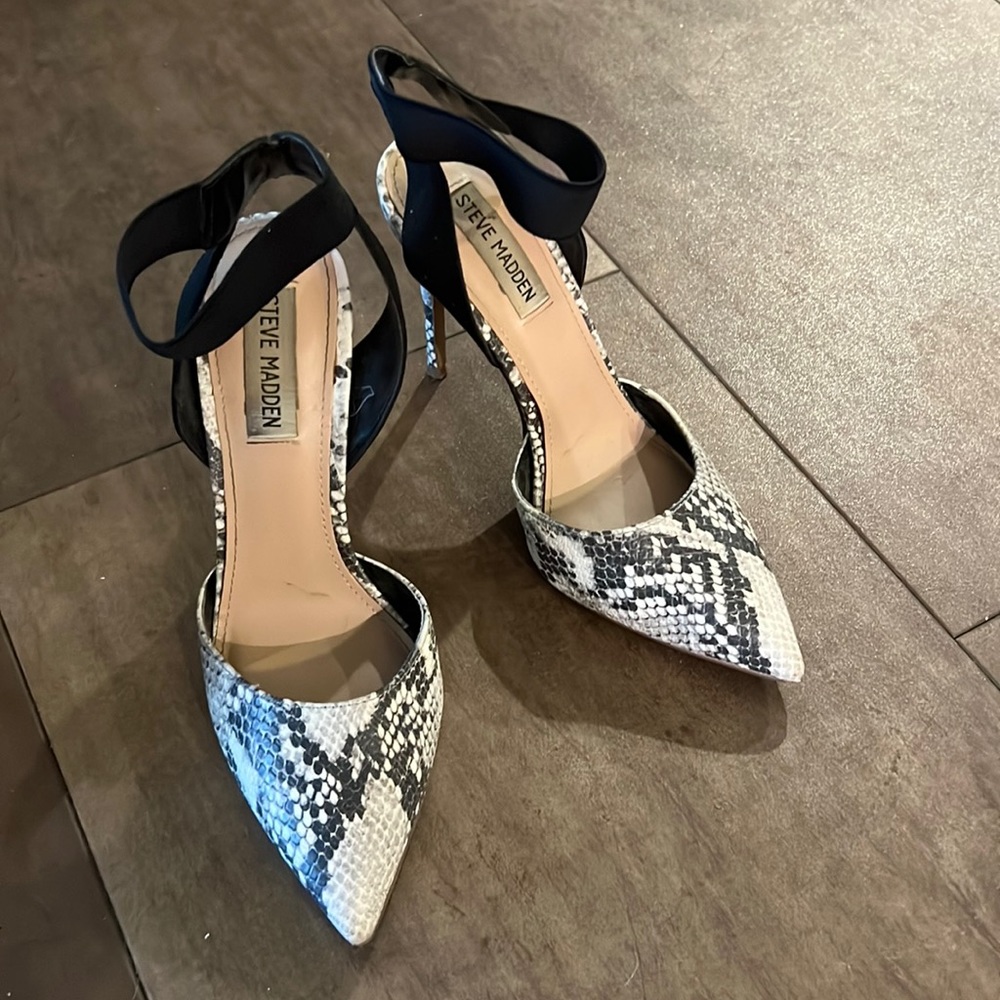 Size 7 Steve Madden pumps